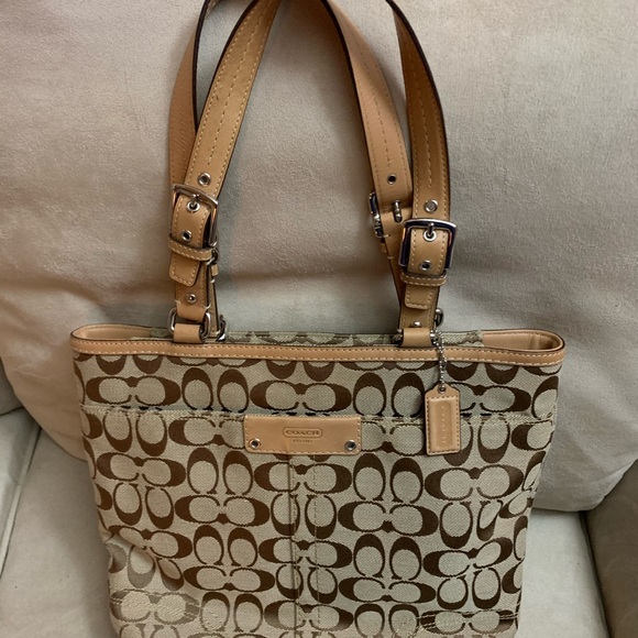 Handbag - Picture 6 of 6